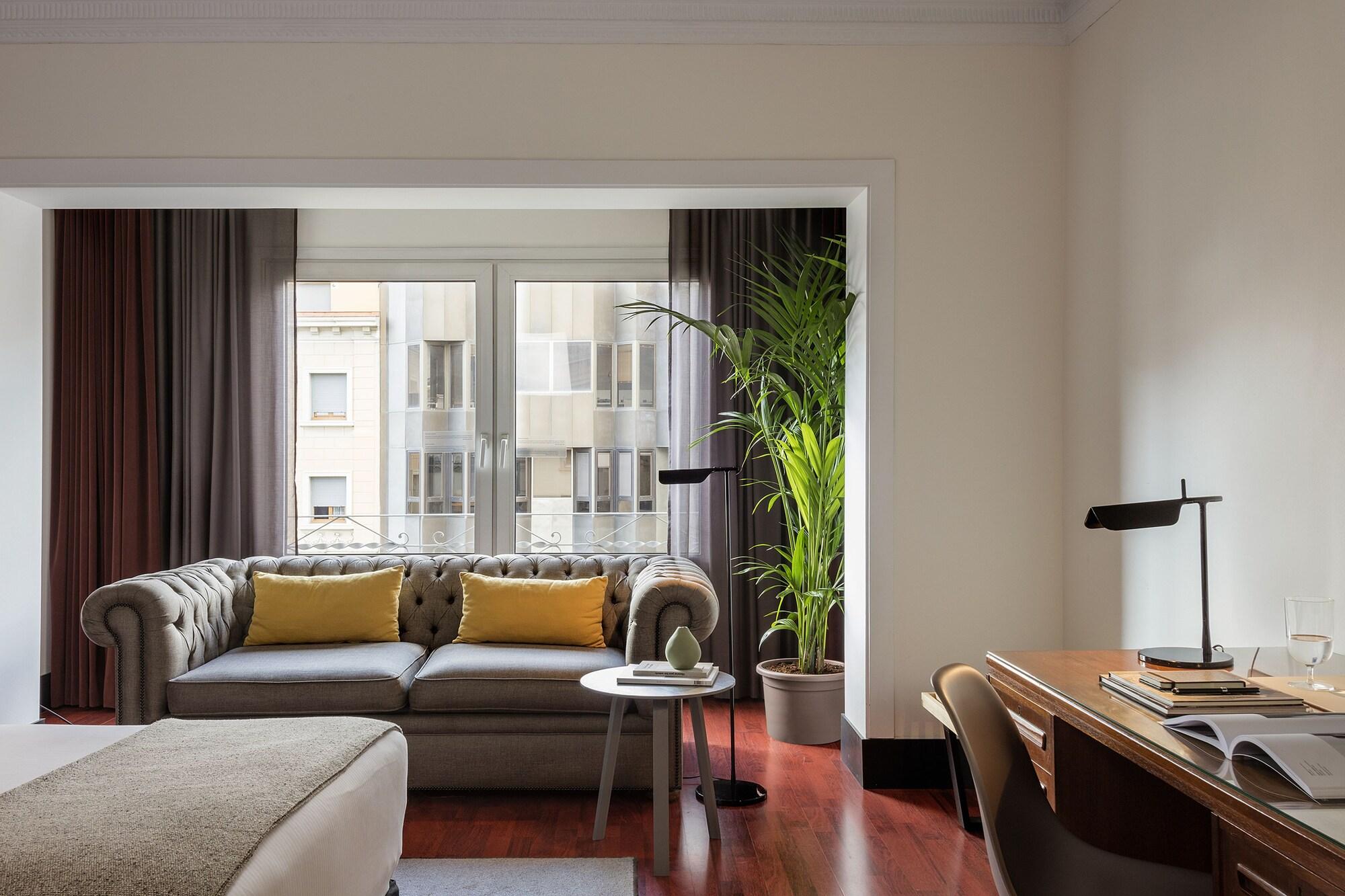 Alexandra Hotel, Curio Collection By Hilton Hotel