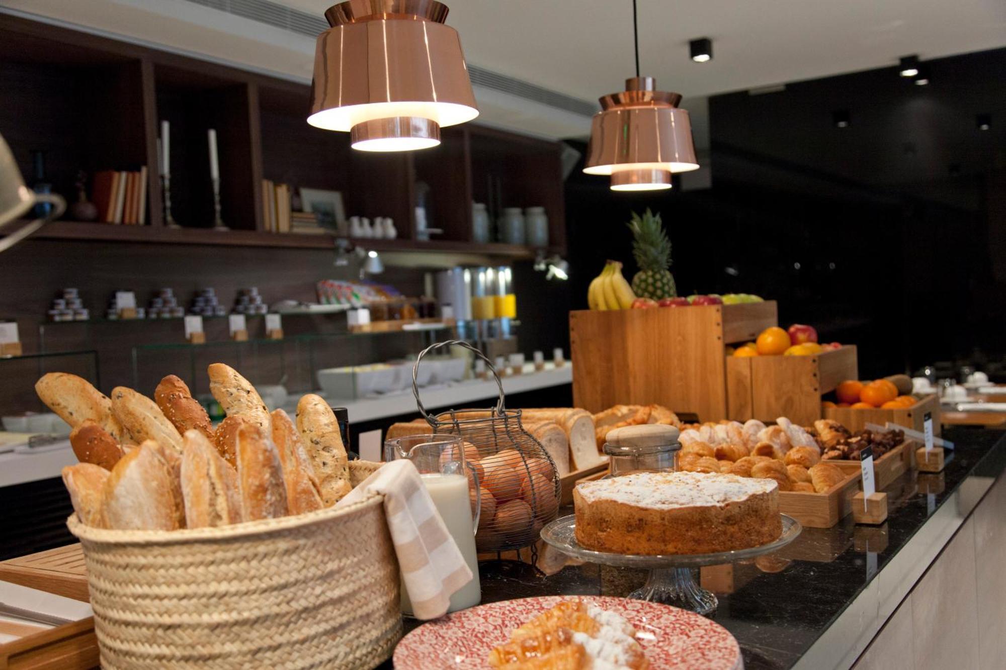 Alexandra Hotel, Curio Collection By Hilton