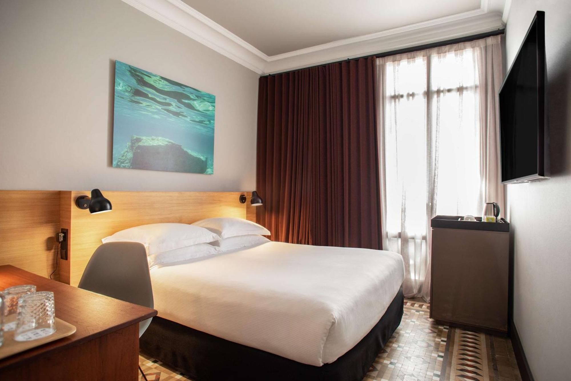Alexandra Hotel, Curio Collection By Hilton Hotel