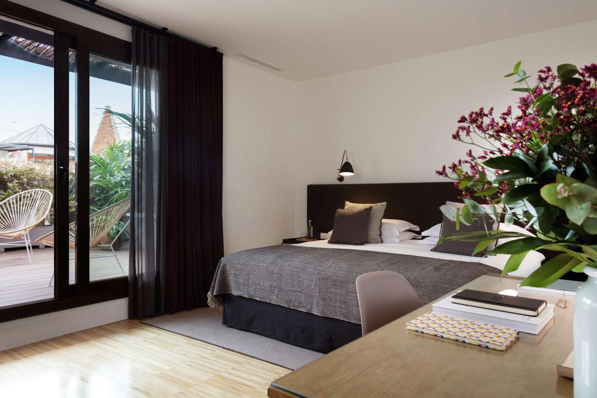 Alexandra Hotel, Curio Collection By Hilton