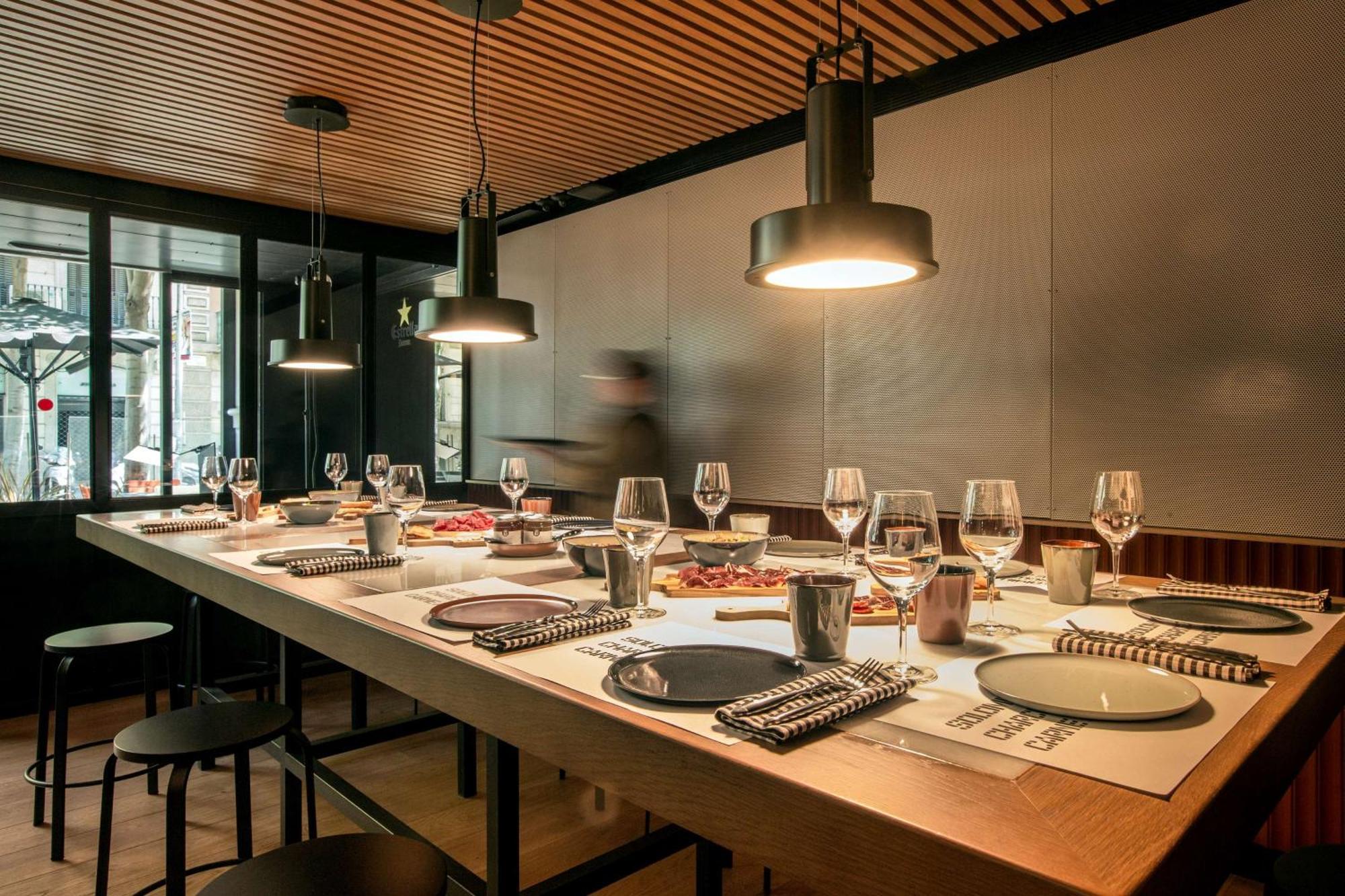 Alexandra Hotel, Curio Collection By Hilton Hotel