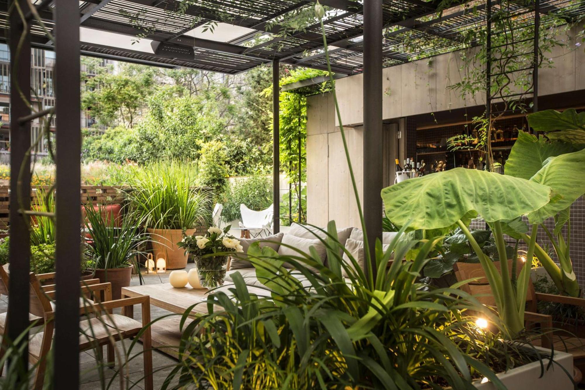 Alexandra Hotel, Curio Collection By Hilton