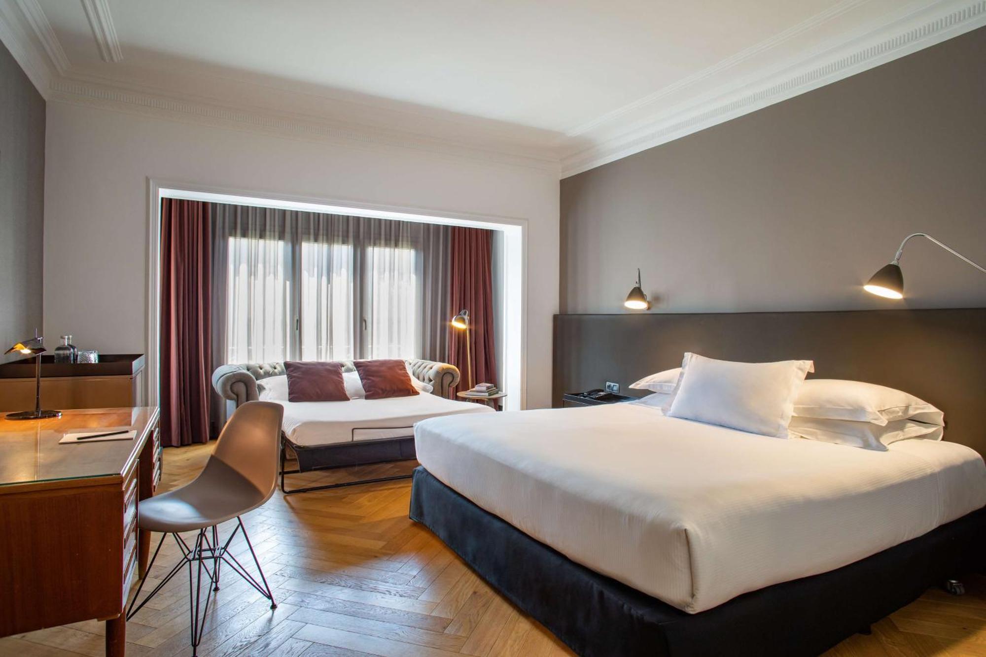 Alexandra Hotel, Curio Collection By Hilton Hotel 4*