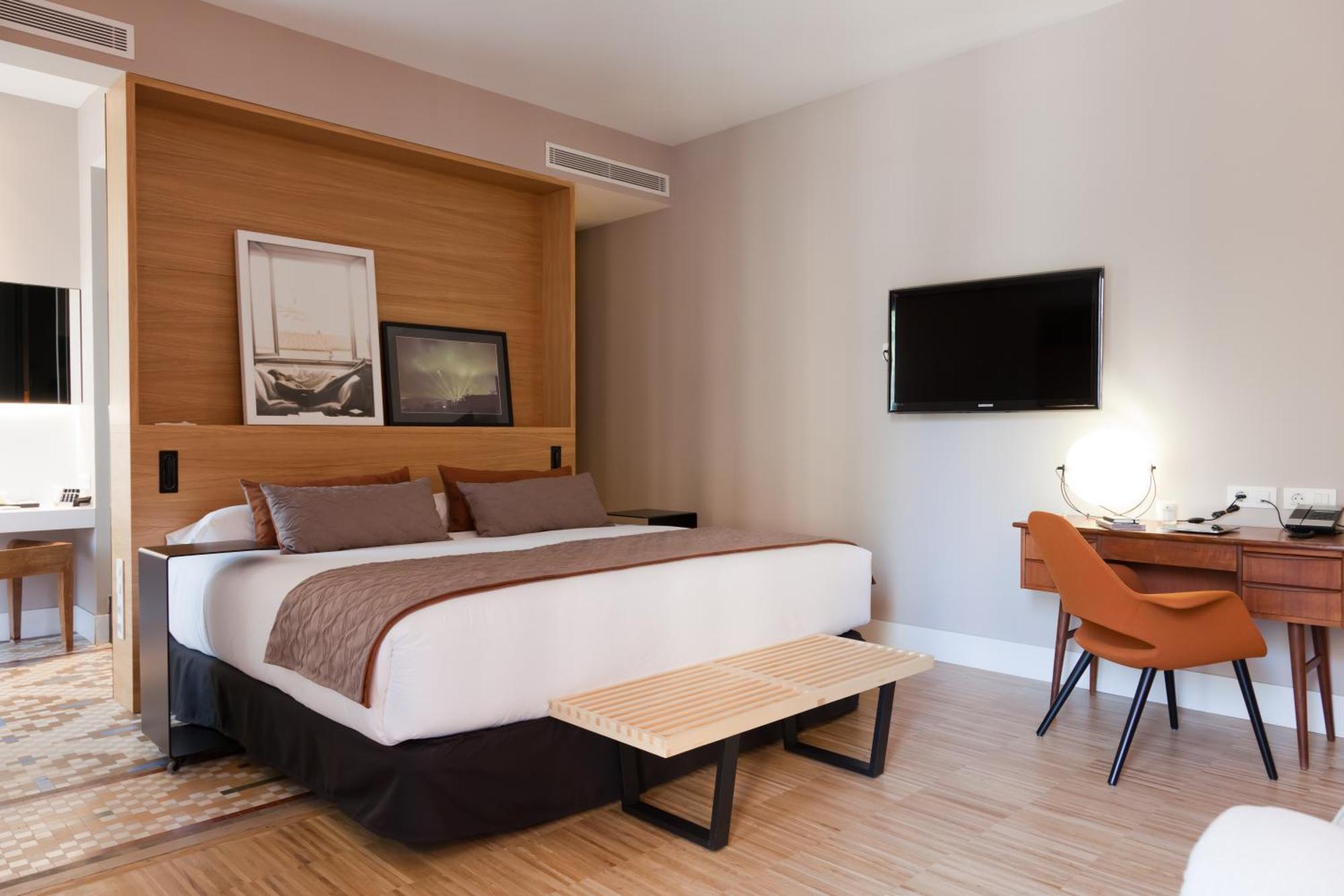 Alexandra Hotel, Curio Collection By Hilton