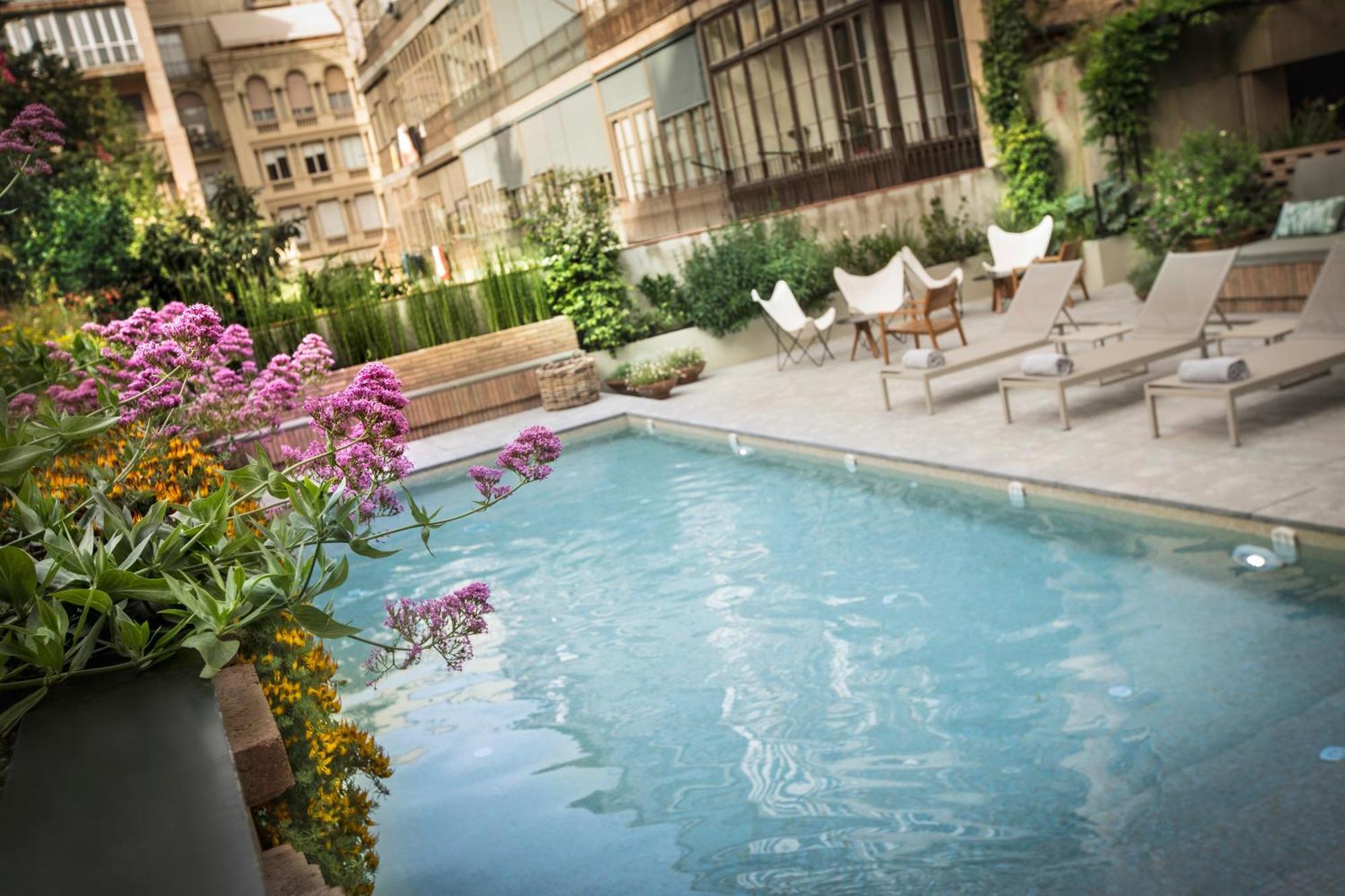 Alexandra Hotel, Curio Collection By Hilton